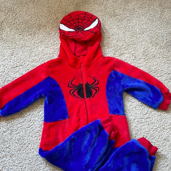 Spider Man Suit - Picture 1 of 2